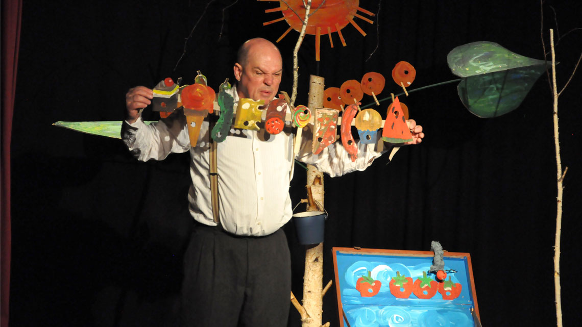 Die kleine Raupe Nimmersatt im Casablanca Kindertheater Capitol Mannheim-Foto: Mirjam Hans